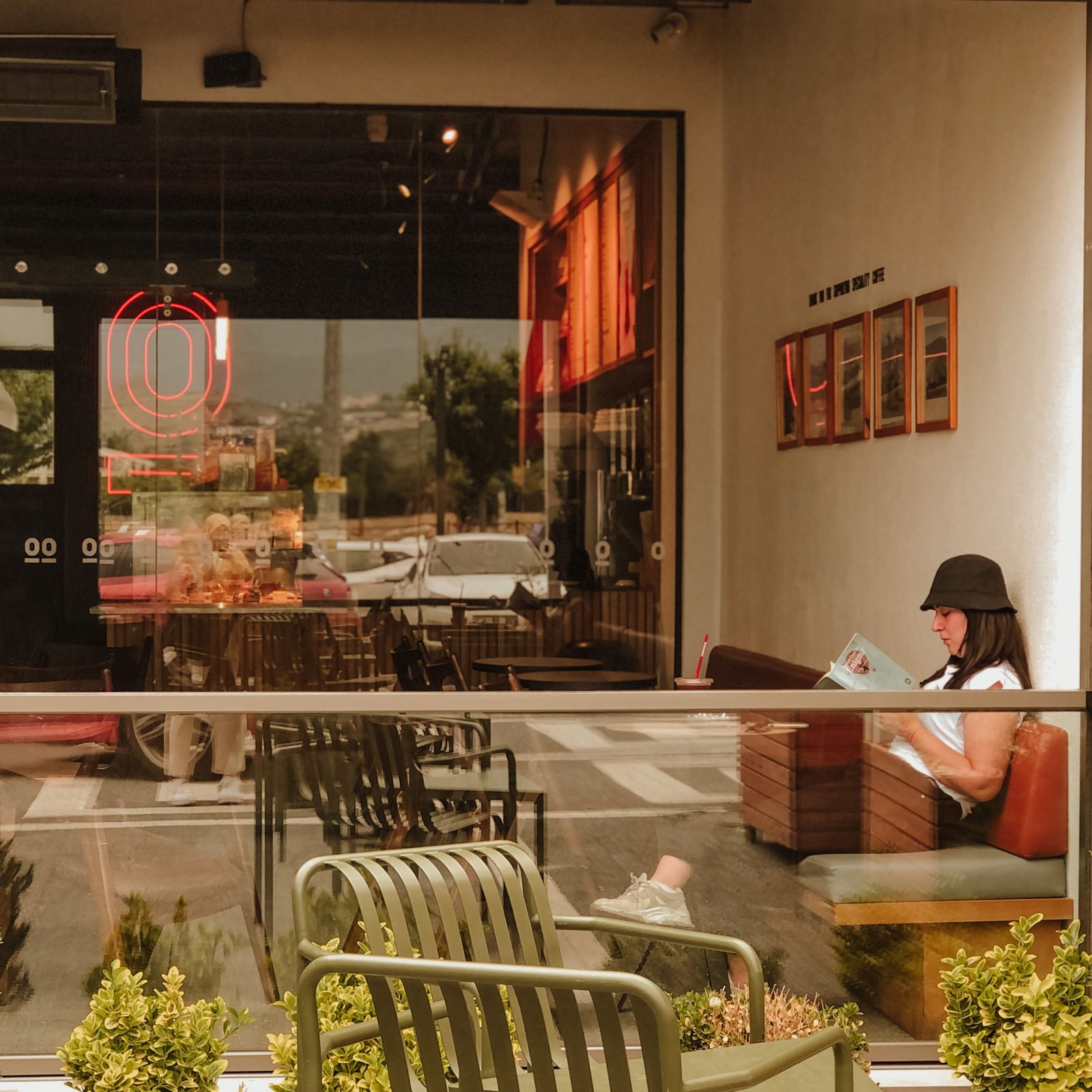 Denize bakan restoran terası
